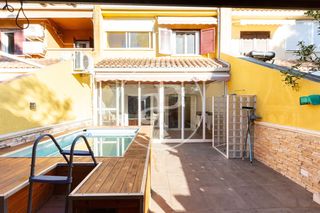 Reihenhaus in Riba - roja de Túria. Casa adosada en venta en ribaroja de túria urb la reva