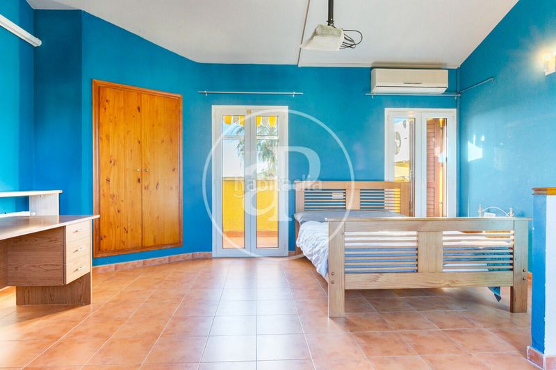 Foto b7ff79de-605a-44c3-96f9-8217640a5d64. Casa adossada amb calefacció aparcament piscina a Riba - roja de Túria