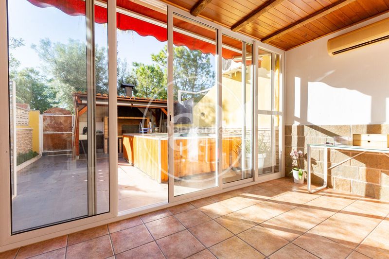 Foto e8aa1a89-04f6-49ed-afe9-b934110e482e. Casa adossada amb calefacció aparcament piscina a Riba - roja de Túria