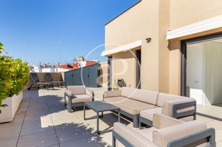 Location Attique  Carrer de joaquín costa. Ático en alquiler en gran vía