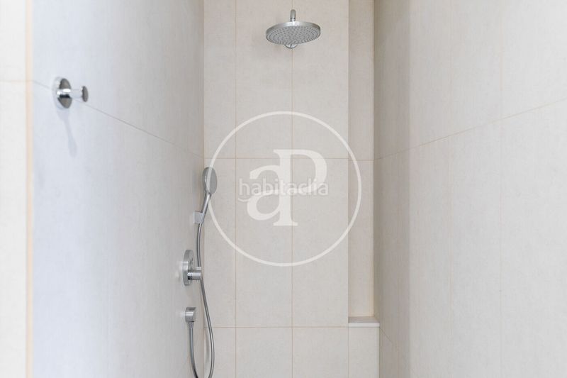 Foto 24724d3e-89d1-42dc-8df2-199235db82f2. Àtic amb calefacció a Dreta de l´Eixample Barcelona