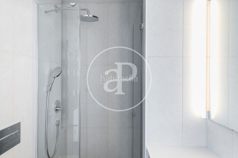 Foto 86dcbd68-58cf-4ab0-9d1d-e68aff6de9c3. Àtic amb calefacció a Dreta de l´Eixample Barcelona