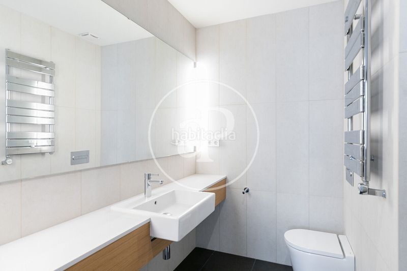 Foto a6b46a15-e722-486e-97f6-71643147495f. Àtic amb calefacció a Dreta de l´Eixample Barcelona