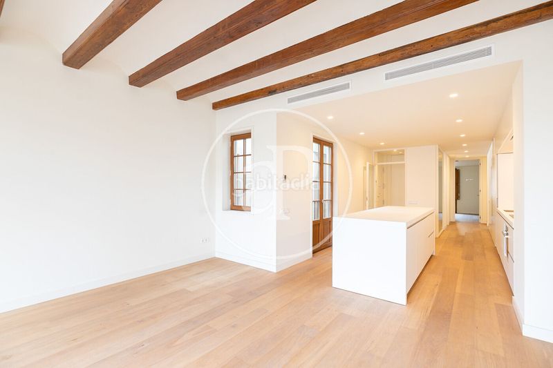 Foto b9b9db78-bfba-44f4-8e2d-f830ee4366d7. Àtic amb calefacció a Dreta de l´Eixample Barcelona