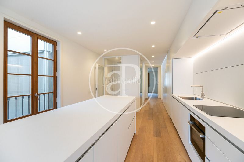 Foto c365ec6a-58fd-4d92-b699-bbb9ccd0b1a4. Àtic amb calefacció a Dreta de l´Eixample Barcelona