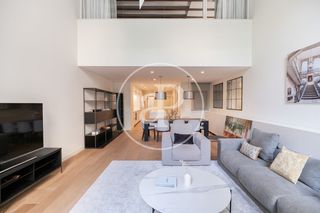 Dúplex  Carrer de pau claris. Exclusiva planta baja dúplex de 3 dormitorios con jardín privado