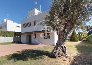 Rent House  Carrer can calella. Casa unifamiliar en sant viçens de montalt zona el balis