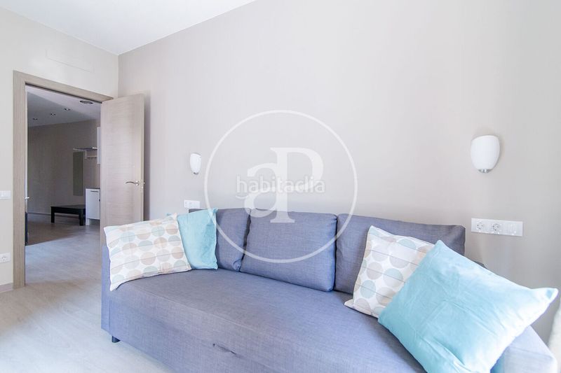 Foto 0615165d-e666-4d75-aa34-b678915143f7. Pis amb calefacció a Raval Barcelona