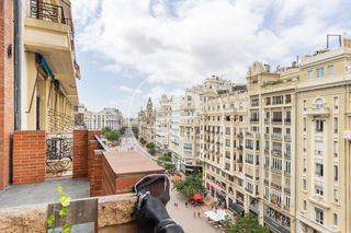 Rent Flat in Sant Francesc. Piso en alquiler en la plaza del ayuntamiento