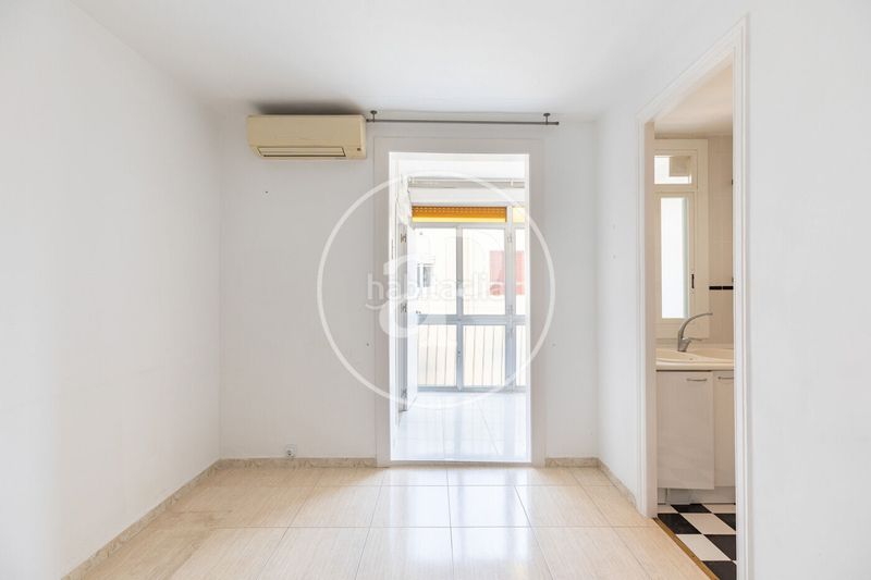 Foto 3cdcfeef-ca1f-487c-94b8-2fd229cf6f2f. Pis amb calefacció a Vila de Gràcia Barcelona