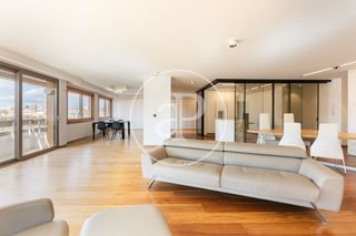 Location Appartement  Pl. de la legió espanyola. Piso en alquiler en exposició