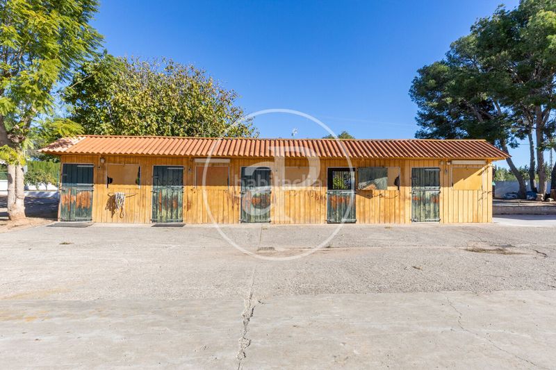 Foto b0b4295c-50b3-4ad6-a3fa-6fe0bf779cee. Casa amb calefacció aparcament piscina a Los Pinares-La Masia Bétera