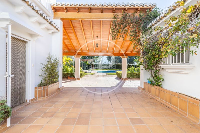 Foto df03632c-b432-4eaa-b08c-0ada1fc8ea08. Casa amb calefacció aparcament piscina a Los Pinares-La Masia Bétera