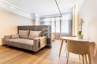 Rent Flat  Carrer d'isabel la catòlica. Piso en alquiler en colón