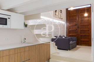 Rent Loft  Pl. del dramaturg faust hernández casajuana. Bajo en alquiler en el carmen