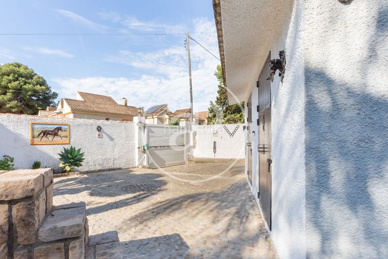 Foto 150ffaec-1b97-4ba3-a9fb-bf0e0658875c. Casa amb calefacció aparcament piscina a La Cañada Paterna