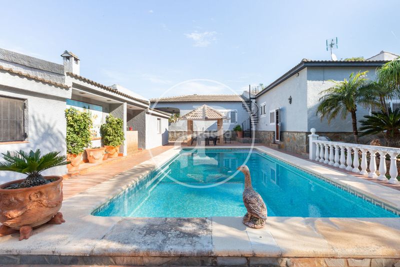 Foto 166c840e-a949-4071-89c2-27d87554ae68. Casa amb calefacció aparcament piscina a La Cañada Paterna