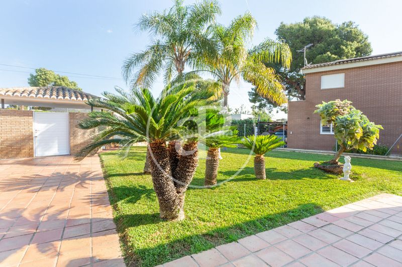 Foto 5b777731-28a1-4b6a-a626-1d84998de6ff. Casa amb calefacció aparcament piscina a La Cañada Paterna