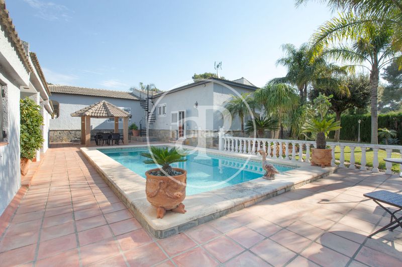 Foto ba15643c-19e3-40e4-8481-57eef93f7dab. Casa amb calefacció aparcament piscina a La Cañada Paterna