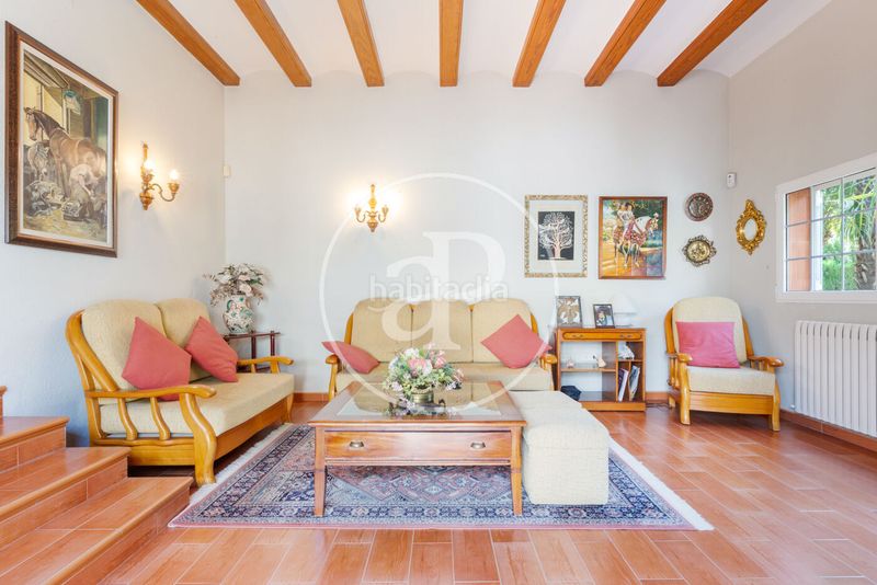 Foto d443780c-1717-4099-b4e8-5f002651a18f. Casa amb calefacció aparcament piscina a La Cañada Paterna