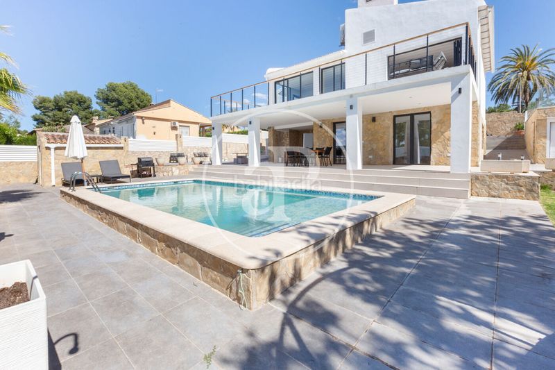 Foto 681d97b7-bbef-499b-b08a-808a99dd77da. Casa chalet independiente en venta en la eliana en Eliana (l´)