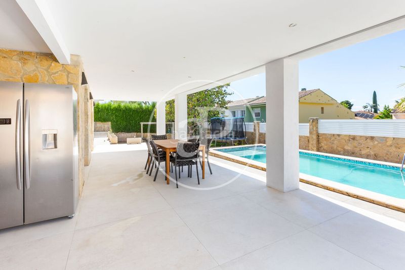 Foto a24383bc-8192-4c3b-a20a-80d46e5f9c82. Casa chalet independiente en venta en la eliana en Eliana (l´)