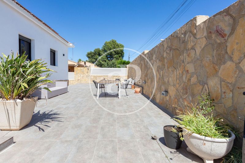 Foto f2598d3d-e43f-4a0b-9f1f-9da57b9a60b7. Casa chalet independiente en venta en la eliana en Eliana (l´)