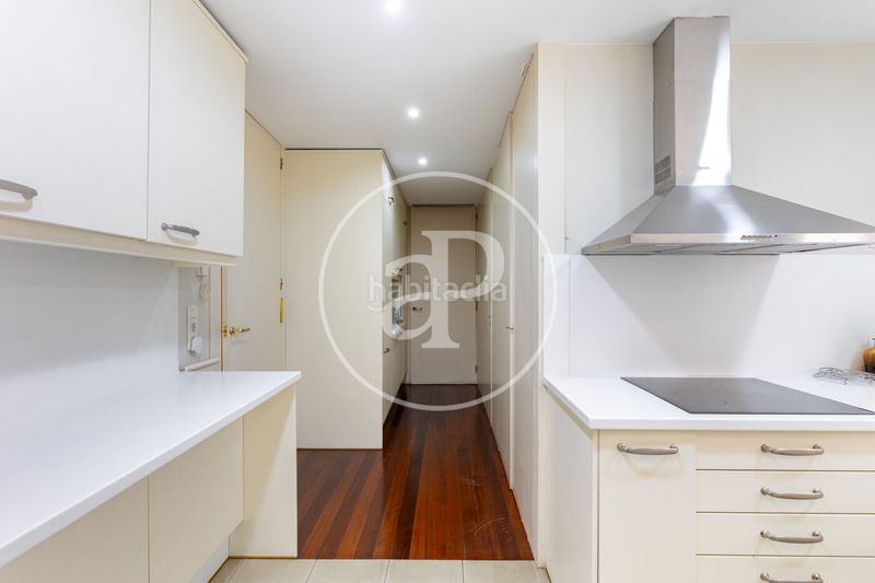 Foto 0b738bac-55d9-4e43-b2f7-058736791a71. Pis amb calefacció aparcament a Tres Torres Barcelona