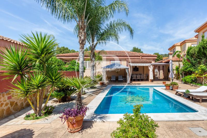 Foto 76e9eeee-fb32-4c25-96ca-3e22d7b3c727. Casa chalet independiente en venta en La Loma-Las Lomas Náquera