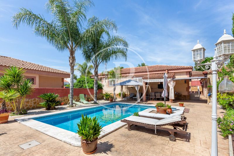 Foto d505d18f-58ba-4229-845d-550091e7a372. Casa chalet independiente en venta en La Loma-Las Lomas Náquera