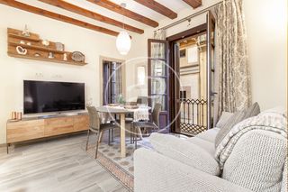 Rent Flat  Carrer de les portadores. Piso en alquiler en el born