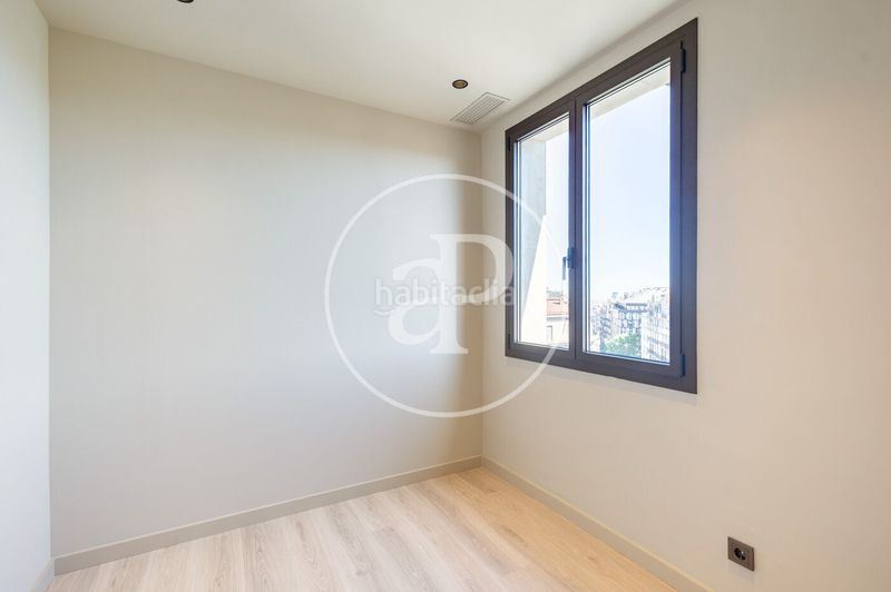 Foto 0f3a46f1-bb9c-4ae8-9fe9-87c03275ff98. Àtic amb calefacció a Dreta de l´Eixample Barcelona