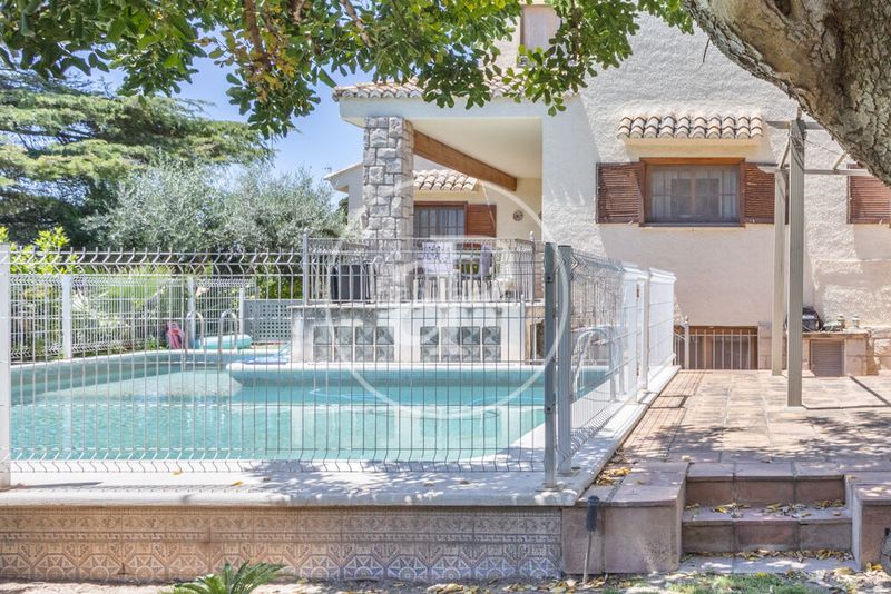 Foto 54e0c5d1-a794-44cd-8a59-49edc86e3d03. Casa amb calefacció aparcament piscina a Casas Verdes Paterna