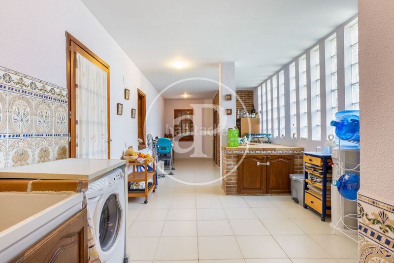 Foto a323576d-1caa-4e7f-bd6e-be829e21326c. Casa amb calefacció aparcament piscina a Casas Verdes Paterna