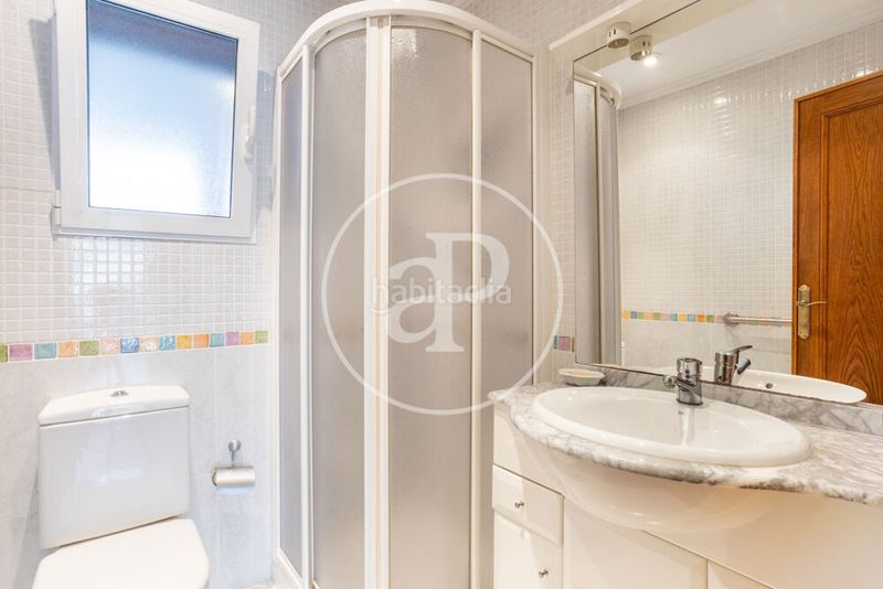 Foto a69eb2dd-c424-49af-be3d-aef70465be3e. Casa amb calefacció aparcament piscina a Casas Verdes Paterna