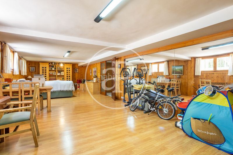 Foto bbc0cc15-8160-4e83-813f-2351f7d081e0. Casa amb calefacció aparcament piscina a Casas Verdes Paterna