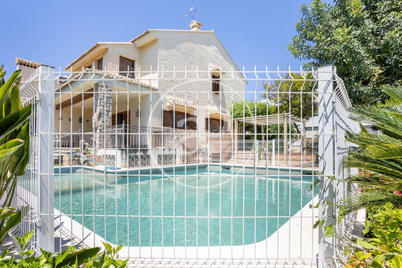 Foto e9bbdc2c-4a25-44e9-b300-84cb3daebdb7. Casa amb calefacció aparcament piscina a Casas Verdes Paterna