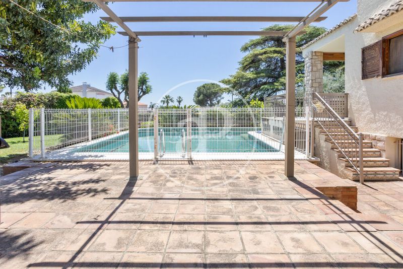 Foto e9fe8beb-909b-4c2d-ad7c-6620d54ca6c0. Casa amb calefacció aparcament piscina a Casas Verdes Paterna