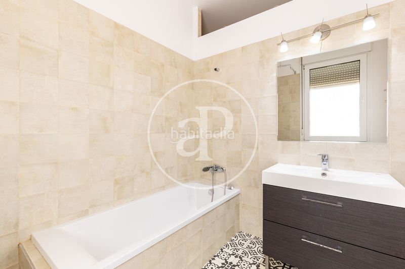 Foto d9c11616-d04a-460b-a6e2-6b58298ae333. Casa adossada amb calefacció aparcament a Creu Alta Sabadell