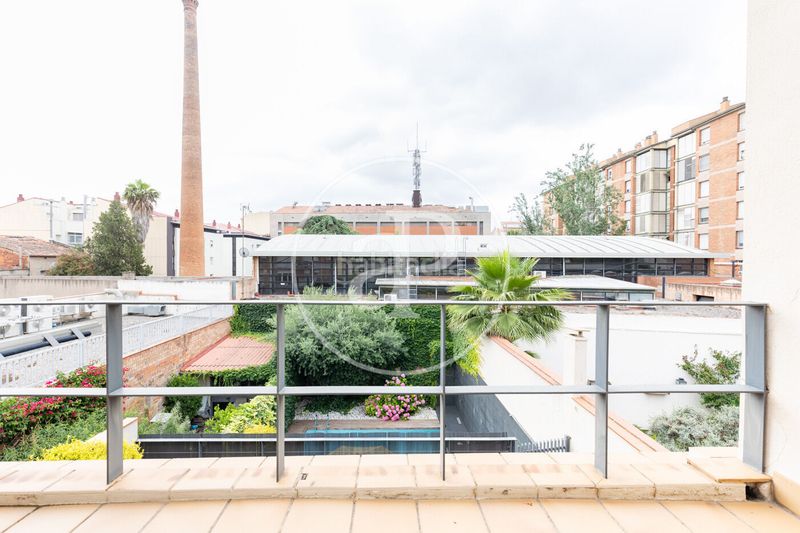 Foto 1a58abb5-d0ec-4699-9dfd-82e472fd09a0. Casa adossada amb calefacció piscina a Centre Sabadell