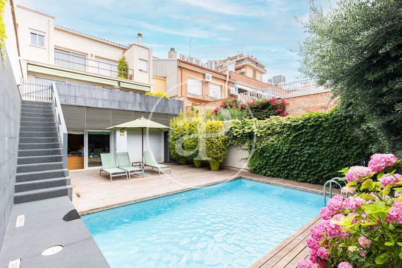 Foto 52ab7850-19fa-4541-9a4b-f2a3a0f300e9. Casa adossada amb calefacció piscina a Centre Sabadell