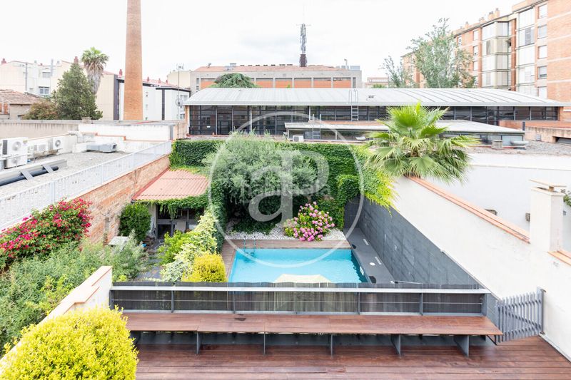 Foto a5e3d9bf-1537-40e9-af91-88fbe3d55142. Casa adossada amb calefacció piscina a Centre Sabadell