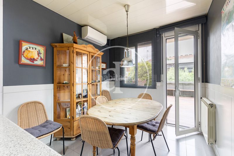 Foto a8d59aa3-f74c-471c-bef4-692203d361d5. Casa adossada amb calefacció piscina a Centre Sabadell