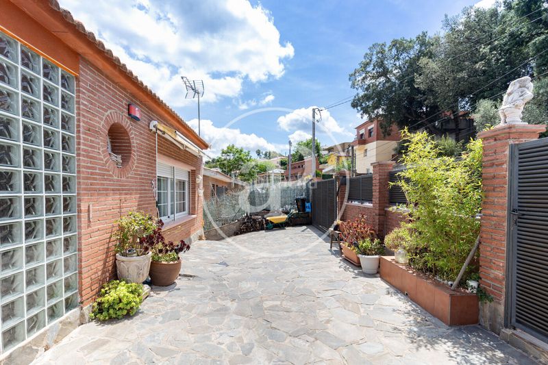 Foto 471e14a0-80a6-43f1-af3f-2c00277727c6. Casa amb calefacció aparcament piscina a Can Palet de Vista Alegre Terrassa