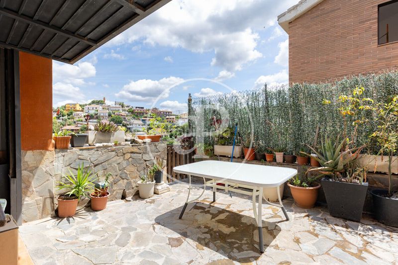 Foto 77133aa0-42d2-45c9-866a-e149fd0f5e95. Casa amb calefacció aparcament piscina a Can Palet de Vista Alegre Terrassa