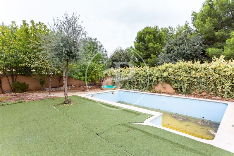 Foto 33107bec-d12f-424f-9806-32ff8825acbd. Casa amb calefacció aparcament piscina a Riba - roja de Túria