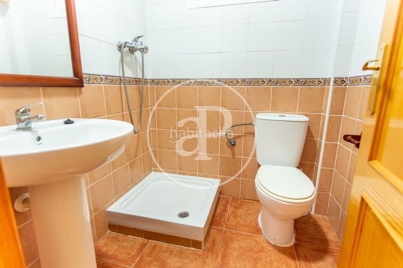 Foto a12ac19f-ca39-4476-b206-f9e16c7a766d. Casa amb calefacció aparcament piscina a Riba - roja de Túria
