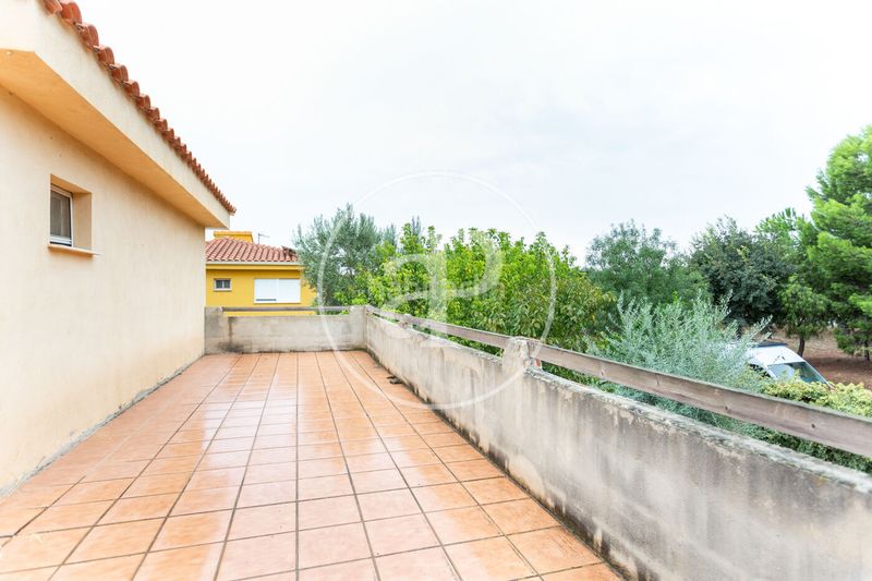 Foto afa5a367-5813-43fb-bb70-23a6df66b6da. Casa amb calefacció aparcament piscina a Riba - roja de Túria