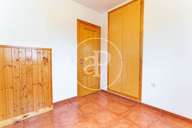 Foto bbcc3531-8c3e-4fc6-abc6-469243712730. Casa amb calefacció aparcament piscina a Riba - roja de Túria