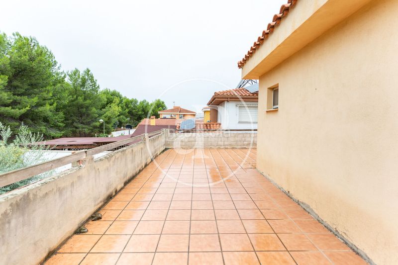 Foto eb459238-6381-4a29-baf0-3d08c7964885. Casa amb calefacció aparcament piscina a Riba - roja de Túria